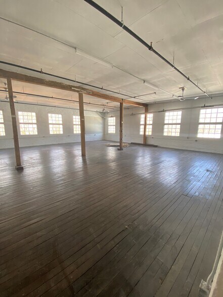 More Photos Of 68 Tower St, Hudson Warehouse For Sale