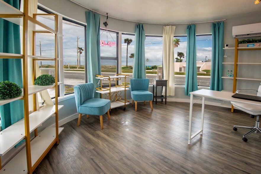 More Photos Of 1915 N Atlantic Ave, Daytona Beach Hotel For Sale