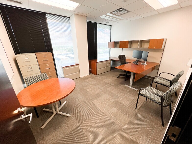 More Photos Of 303 Veterans Airpark Ln, Midland Office For Lease