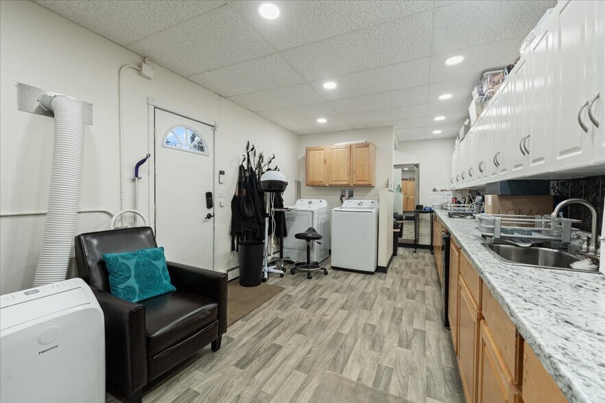 More Photos Of 1019 College Rd, Fairbanks Flex For Sale