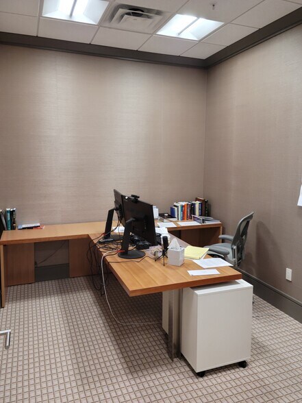 More Photos Of 821 5th Ave S, Naples Office For Lease