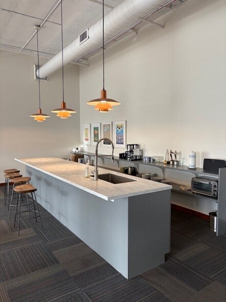 More Photos Of 801 Broadway Ave NW, Grand Rapids Office For Lease