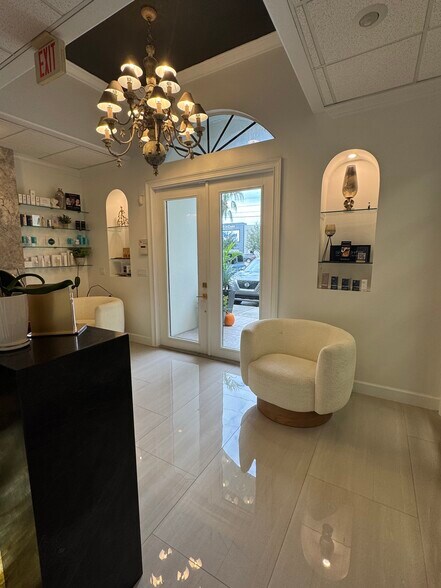 More Photos Of 15429 N Florida Ave, Tampa Medical For Lease