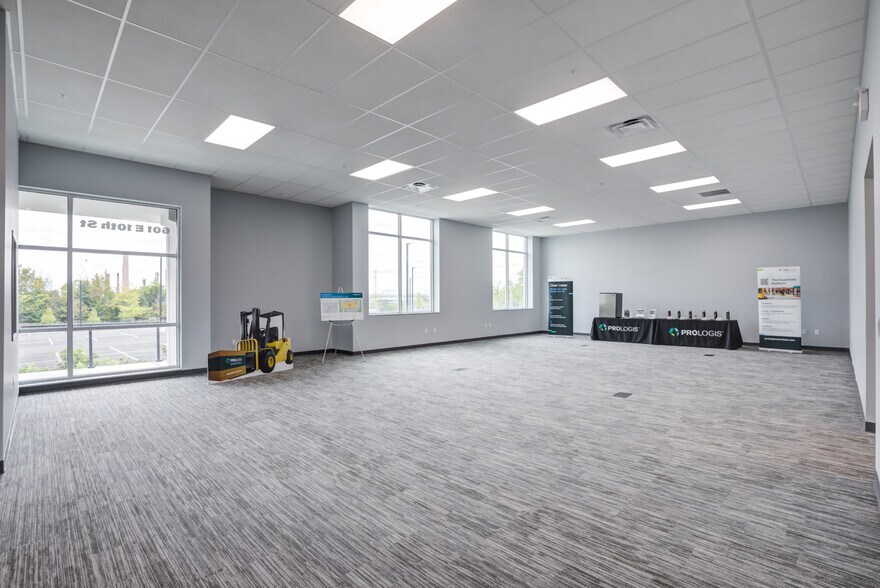 More Photos Of 601 E 10th St, Marcus Hook Distribution For Lease