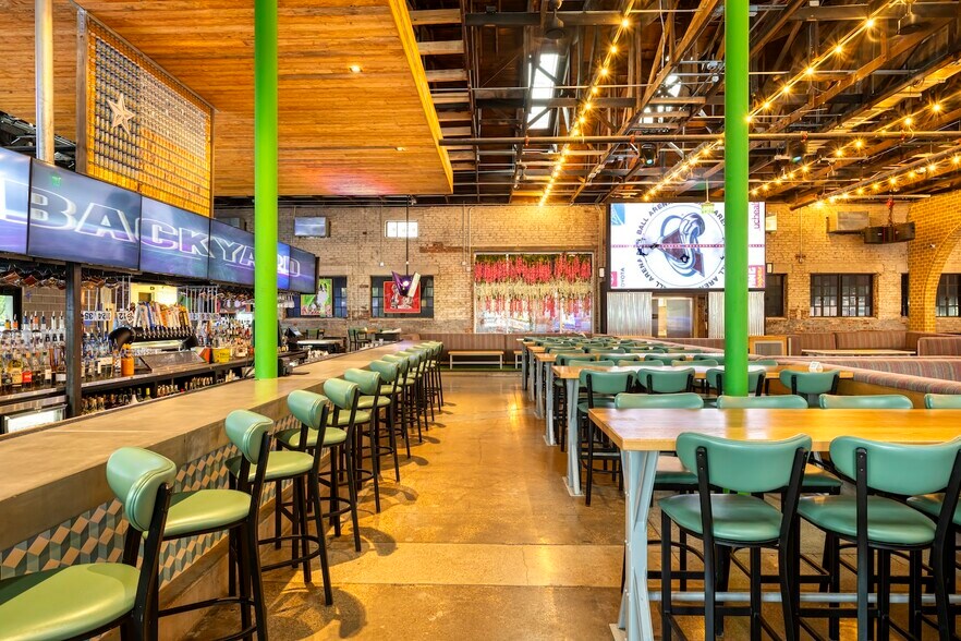 More Photos Of 1000 Foch St, Fort Worth General Retail For Sale