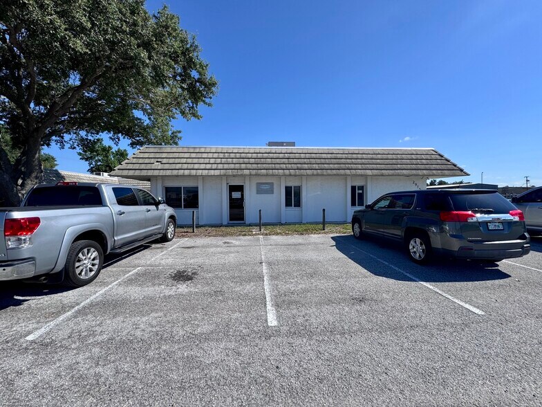 More Photos Of 2915 Parkway st, Lakeland Office For Lease