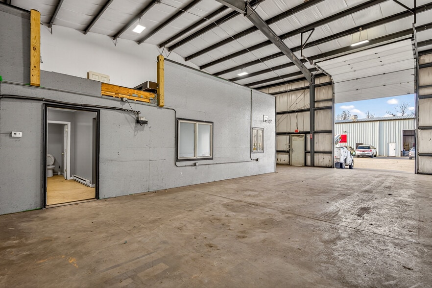 More Photos Of 841 Route 32, North Franklin Light Distribution For Lease