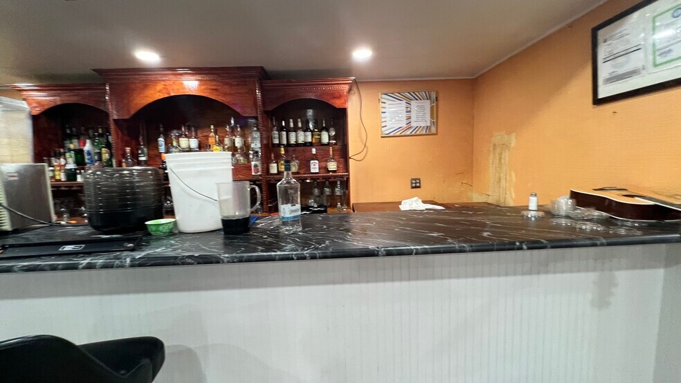 More Photos Of 2209 Meadow Dr, Louisville Restaurant For Lease