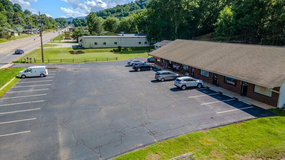 Primary Photo Of 1785 Georgia Rd, Franklin Freestanding For Sale