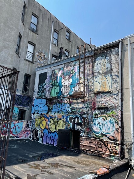 More Photos Of 52 Graham Ave, Brooklyn Storefront Retail Residential For Lease