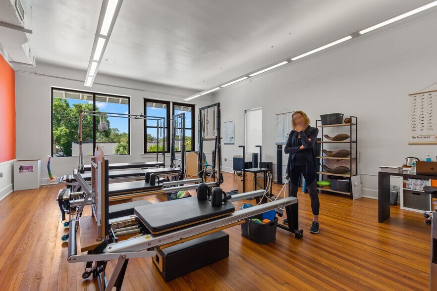 More Photos Of 327 11th Ave N, Saint Petersburg Storefront Retail Office For Lease