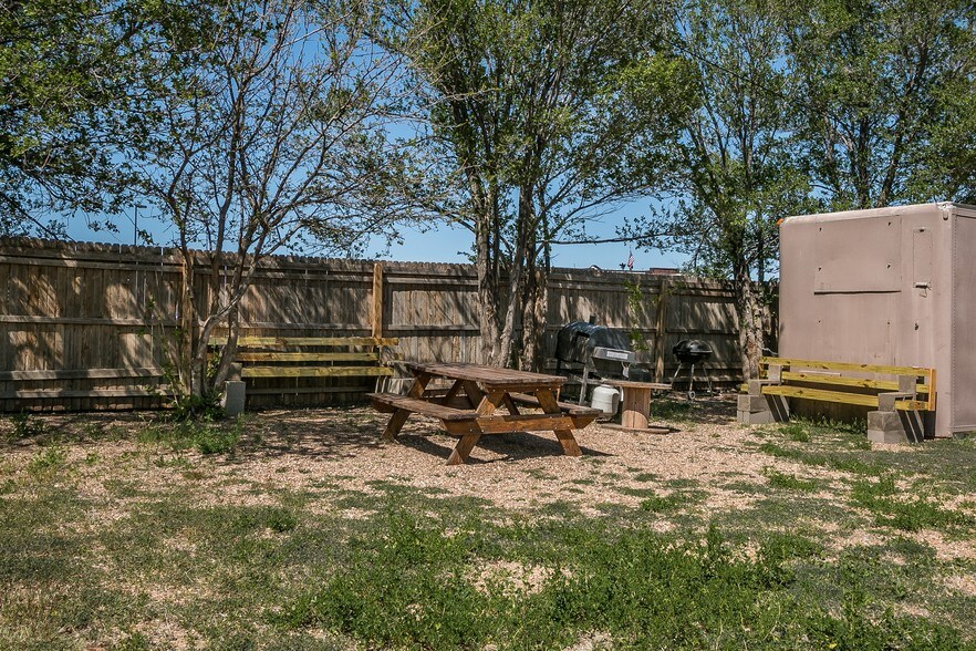 More Photos Of 1031 N Sumner St, Pampa Apartments For Sale