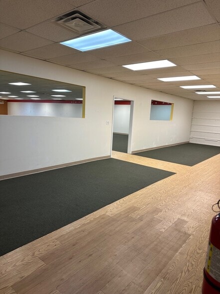 More Photos Of 5879-5891 S Transit Rd, Lockport Storefront For Lease