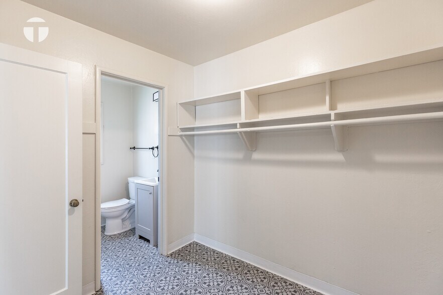 More Photos Of 916-926 22nd St, Sacramento Apartments For Sale