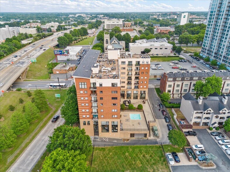 More Photos Of 715 N Church St, Charlotte Office For Sale
