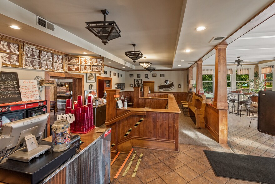 More Photos Of 2711 W College St, Bozeman Restaurant For Sale