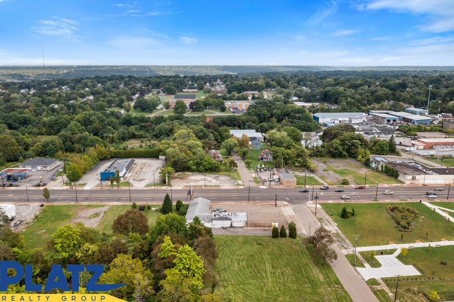 More Photos Of 2550 Market St, Youngstown Freestanding For Sale
