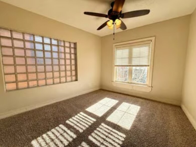 More Photos Of 206 W Elm St, Ozark Office For Sale