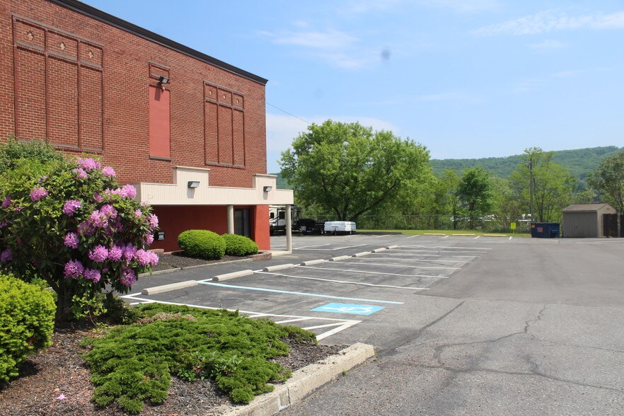 More Photos Of 1515 Mount Hope Ave, Pottsville Office For Lease