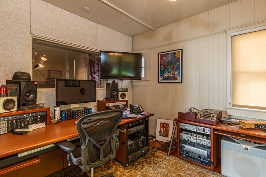 More Photos Of 1231 Abbot Kinney Blvd, Venice General Retail For Lease