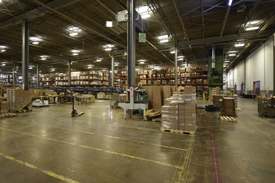 More Photos Of 2525 Monroe Blvd, Norristown Distribution For Lease