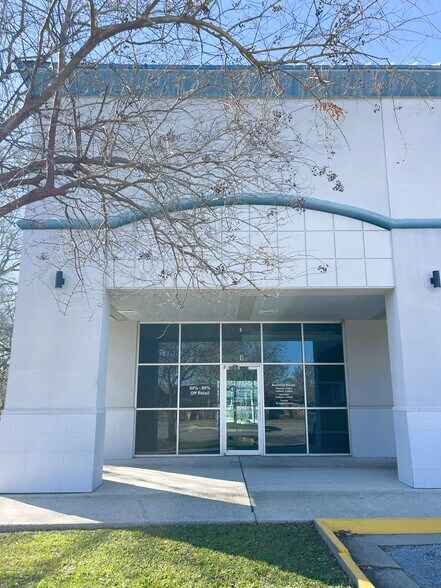 More Photos Of 5810 Main St, Zachary Unknown For Lease