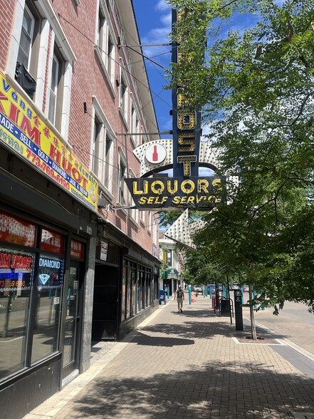 Primary Photo Of 1040 W Argyle St, Chicago Convenience Store For Lease