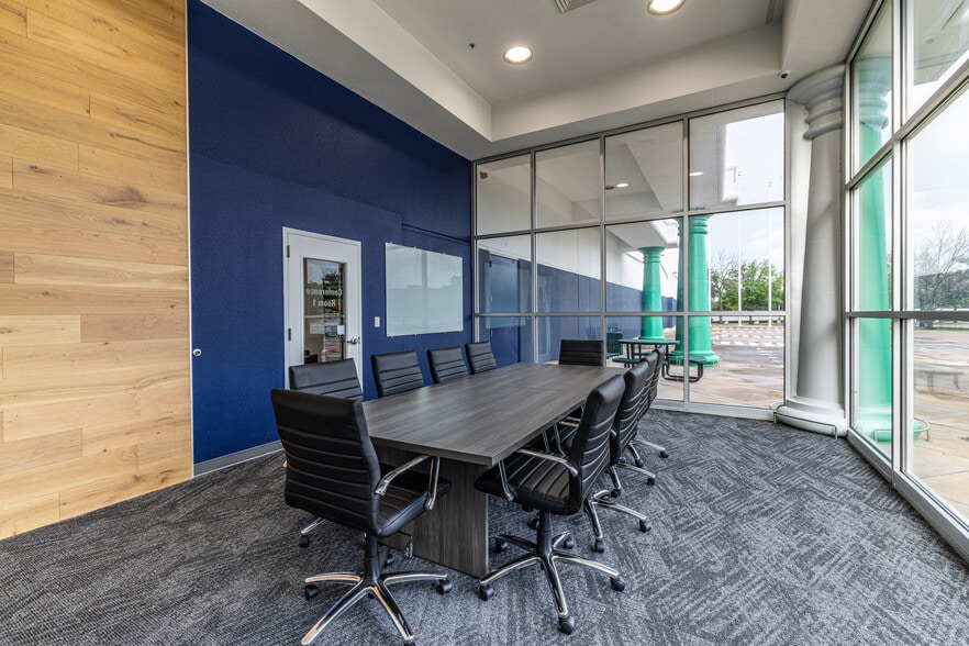 More Photos Of 700 E Plano Pky, Plano Warehouse For Lease
