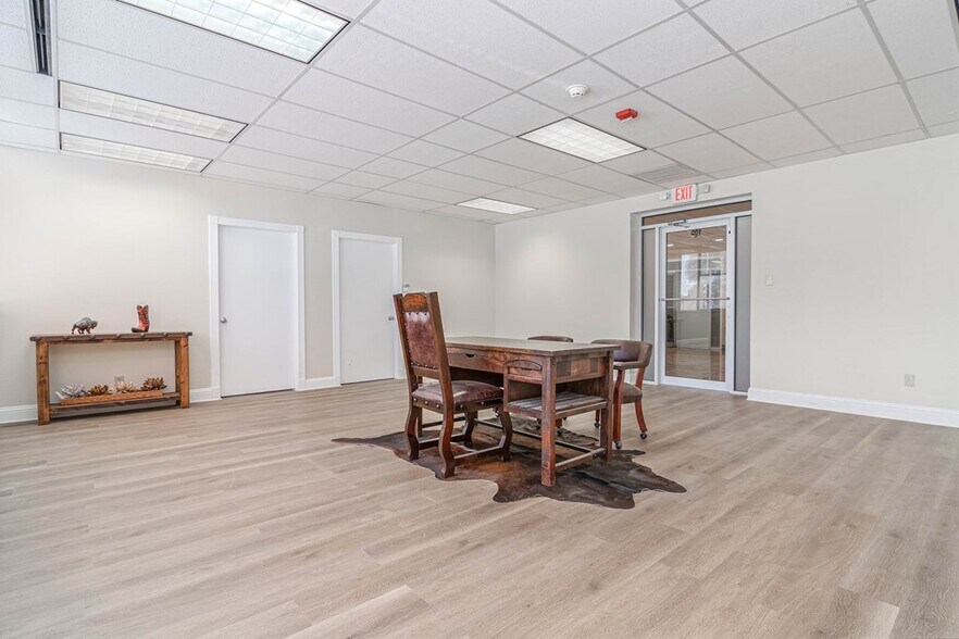 More Photos Of 200 W Illinois Ave, Midland Office For Sale