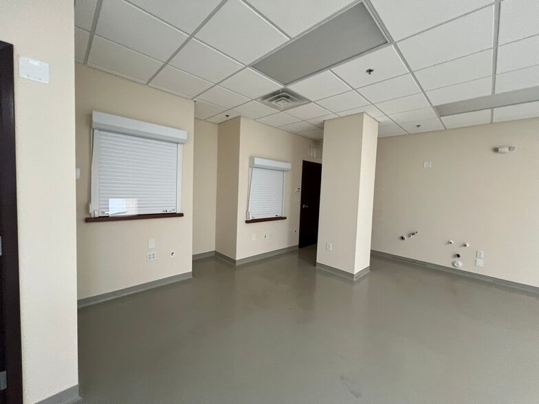 More Photos Of 2350 Bentridge Ln, Fayetteville Office For Lease