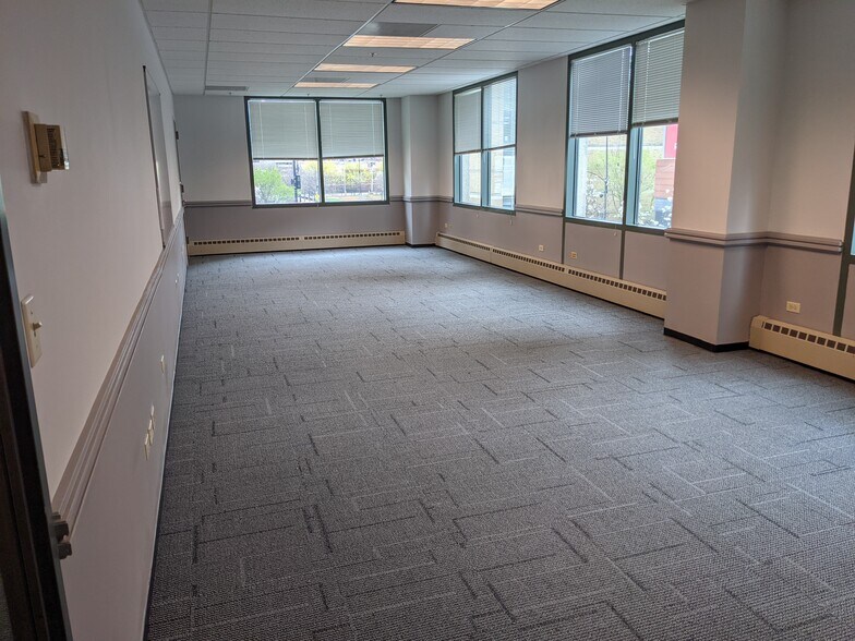 More Photos Of 1111 N Wells St, Chicago Office For Lease