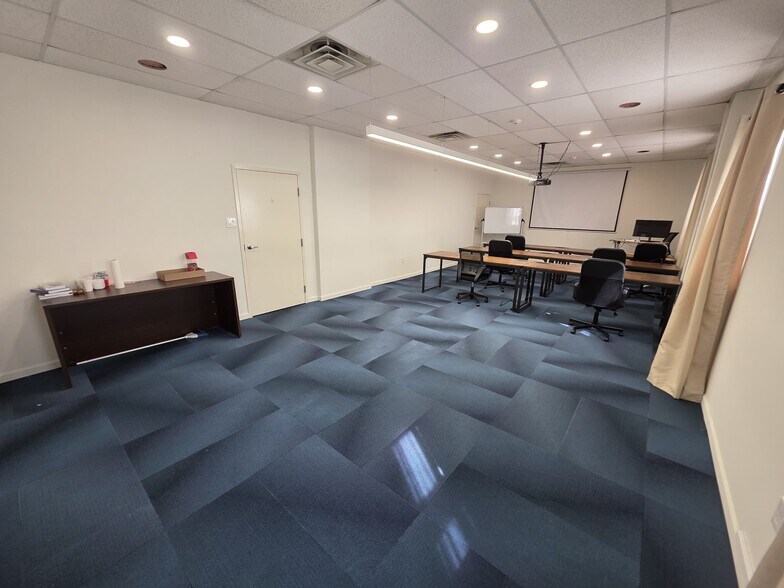 More Photos Of 290 Andrews Rd, Trevose Flex For Lease