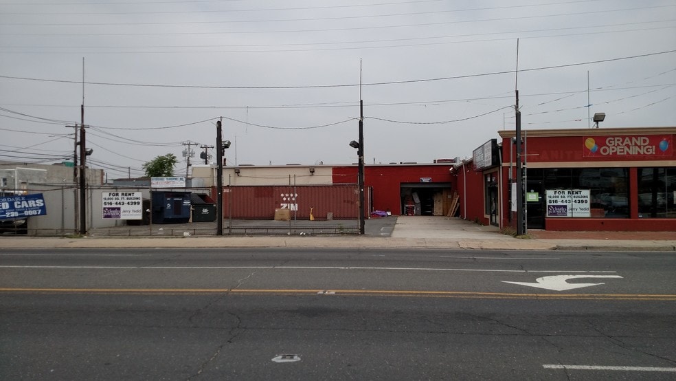 More Photos Of 553 Burnside Ave, Inwood Industrial For Lease
