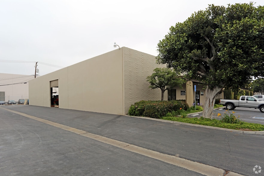 More Photos Of 1552 S Anaheim Blvd, Anaheim Warehouse For Lease