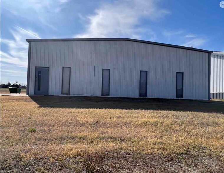 More Photos Of 507 S 25th St, Blackwell Manufacturing For Sale