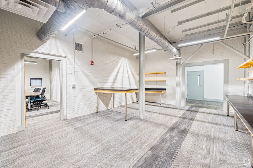 More Photos Of 120 Perry St, Petersburg Apartments For Lease