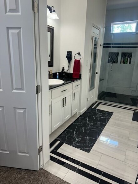 More Photos Of 703 E Oates Rd, Garland Unknown For Lease