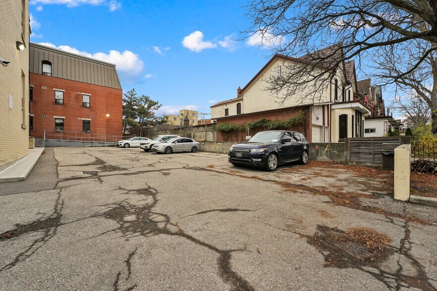 More Photos Of 150 Beverley St, Toronto Office For Sale