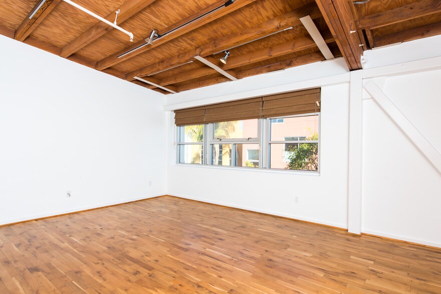 More Photos Of 2100 Abbot Kinney Blvd, Venice Office For Lease