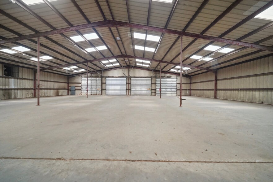 More Photos Of 213 FM 1314, Conroe Manufacturing For Lease