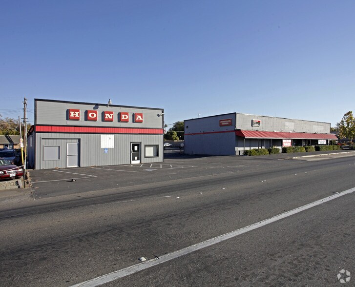More Photos Of 7817-7829 Fair Oaks Blvd, Carmichael Auto Dealership For Lease