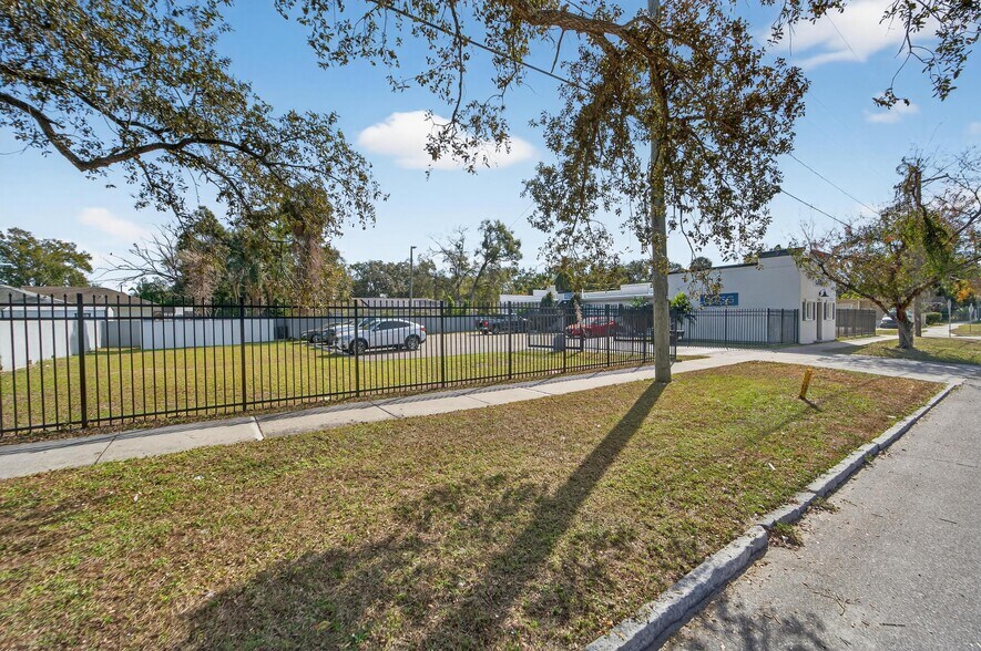 More Photos Of 3411 N 29th St, Tampa Office For Sale