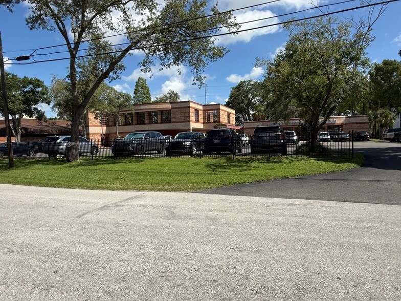 More Photos Of 2715 W Virginia Ave, Tampa Medical For Lease