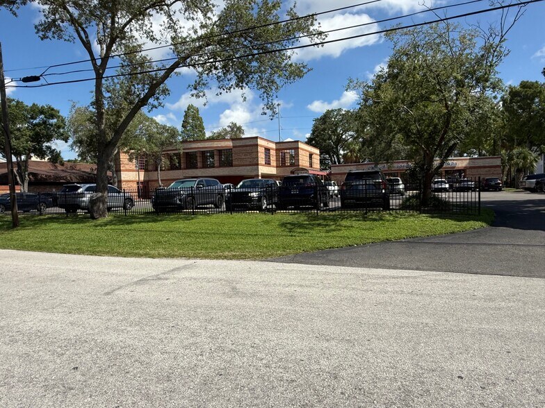More Photos Of 2715 W Virginia Ave, Tampa Medical For Sale