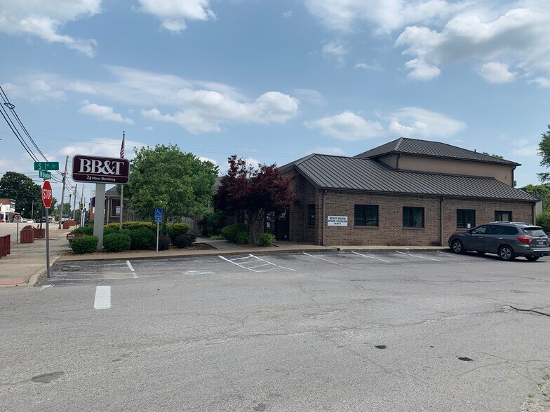 More Photos Of 102 Broadway -1, Cave City Bank For Lease