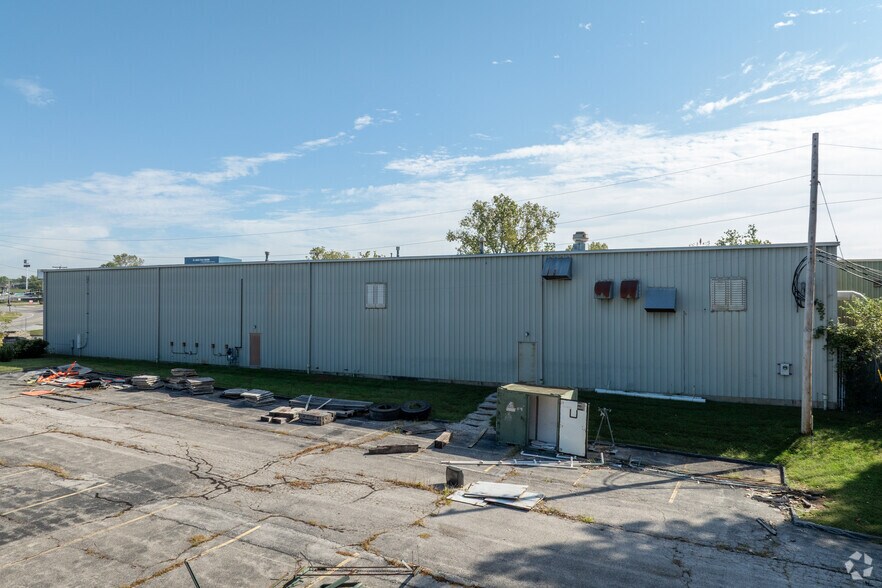 More Photos Of 1084 Kenran Industrial Dr, Bellefontaine Neighbors Warehouse For Sale