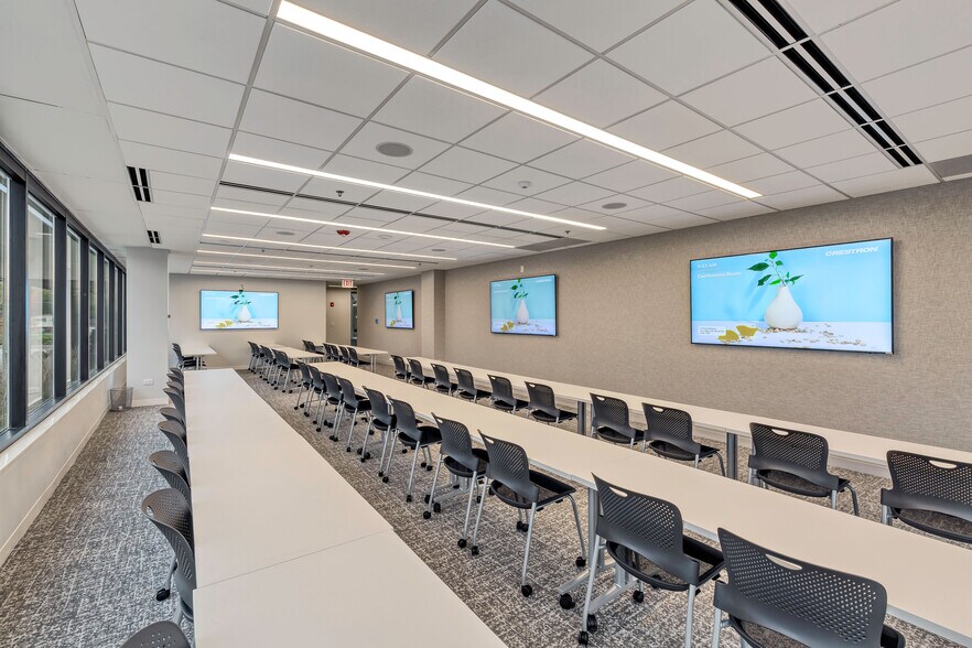 More Photos Of 1801 S Meyers Rd, Oakbrook Terrace Office For Sale