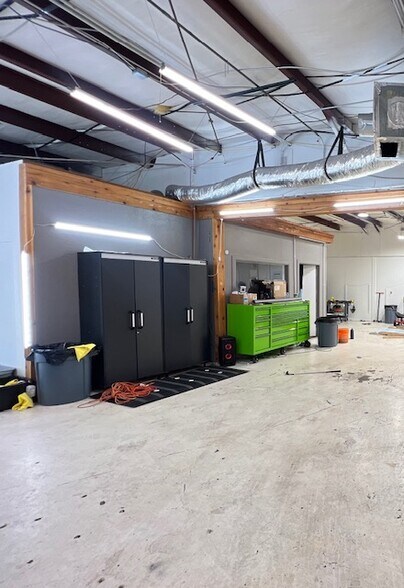 More Photos Of 1702 S State Highway 121, Lewisville Self Storage For Lease