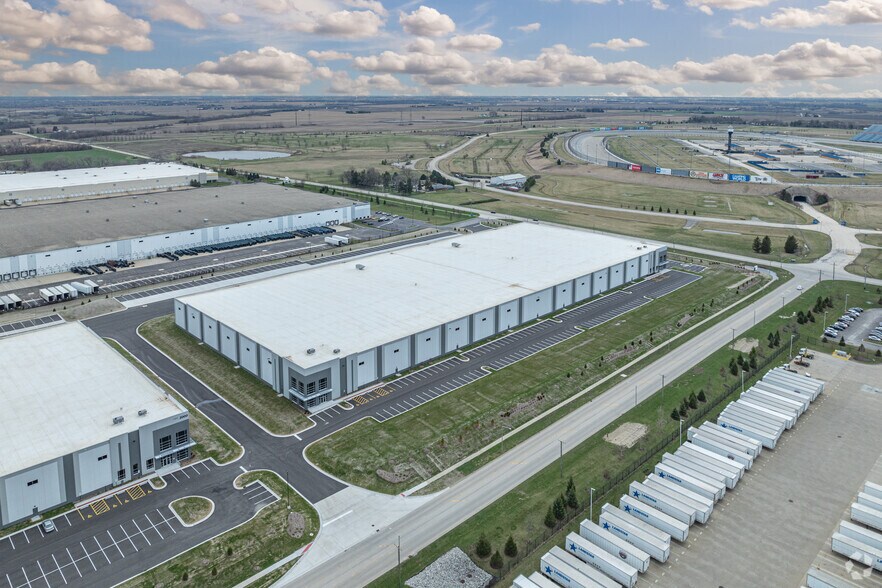 More Photos Of 901 E Laraway Rd, Joliet Distribution For Lease