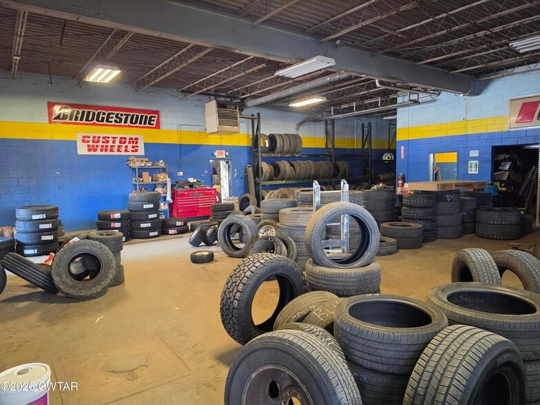 More Photos Of 1034 Mineral Wells Ave, Paris General Retail For Sale